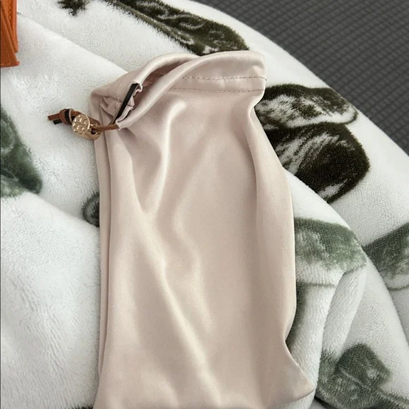 Tory Burch Black Sunglasses with Bold Orange Case - Picture 6 of 6